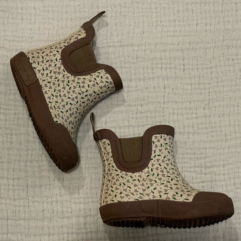 Konges Slojd Welly Rubber Rain Boots Milk Tank Floral Size 22
